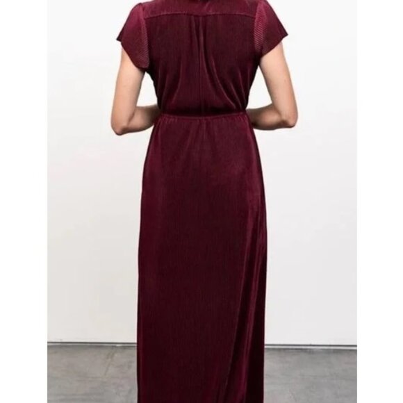 Baltic Born Athena Pleated Short Sleeve Dress in Mulberry Size Medium - Picture 3 of 9